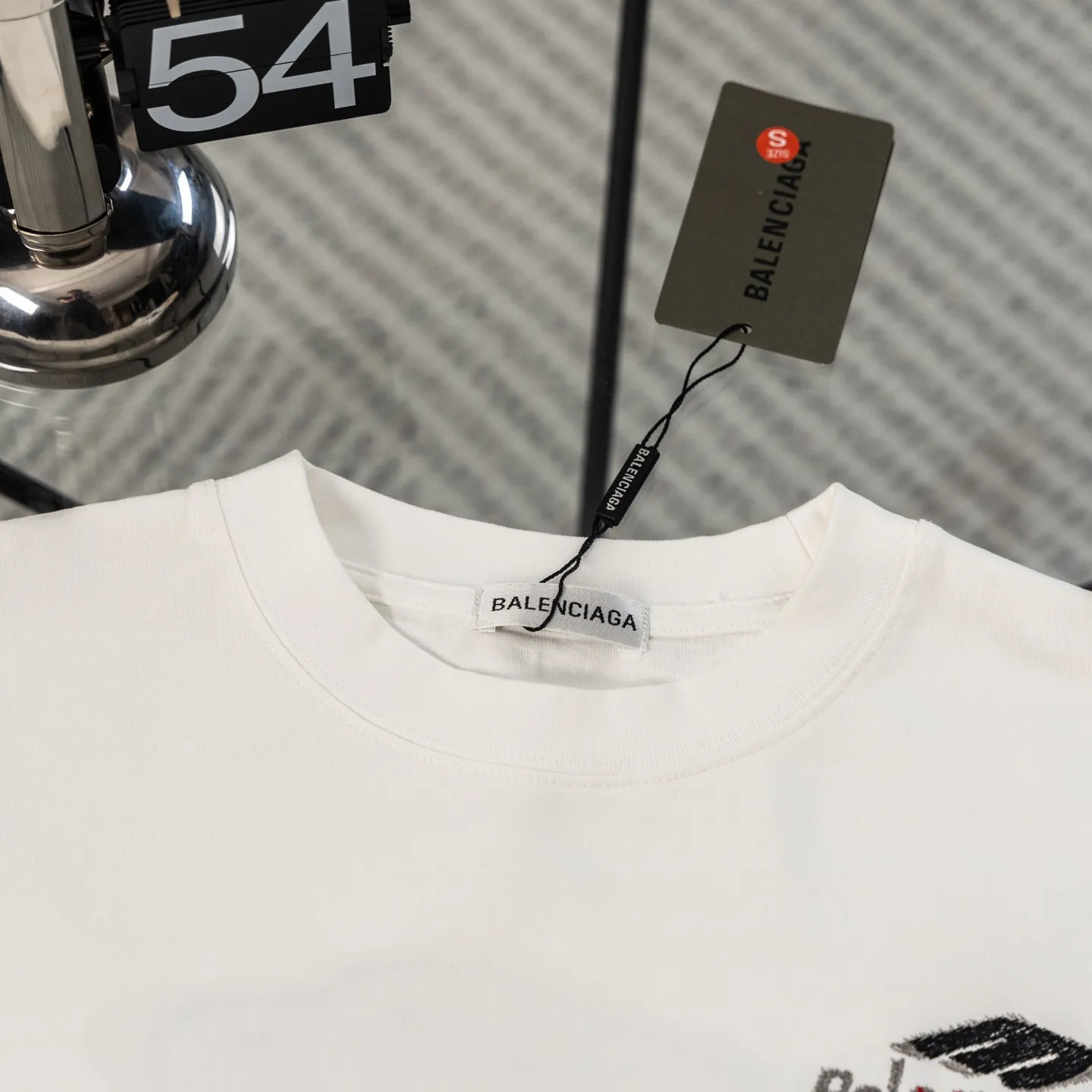 Balenciaga 26ss New Arrival T T | T ， ， ， Same Style ， 。 ， ； —— ， White ，Retro 。 ， 。 、 ， 、 ， Versatile ， 。 Size：s—xl ：Black White
